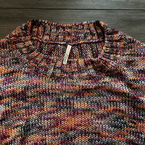 Asymmetrical Women’s Sweater. - Picture 2 of 3